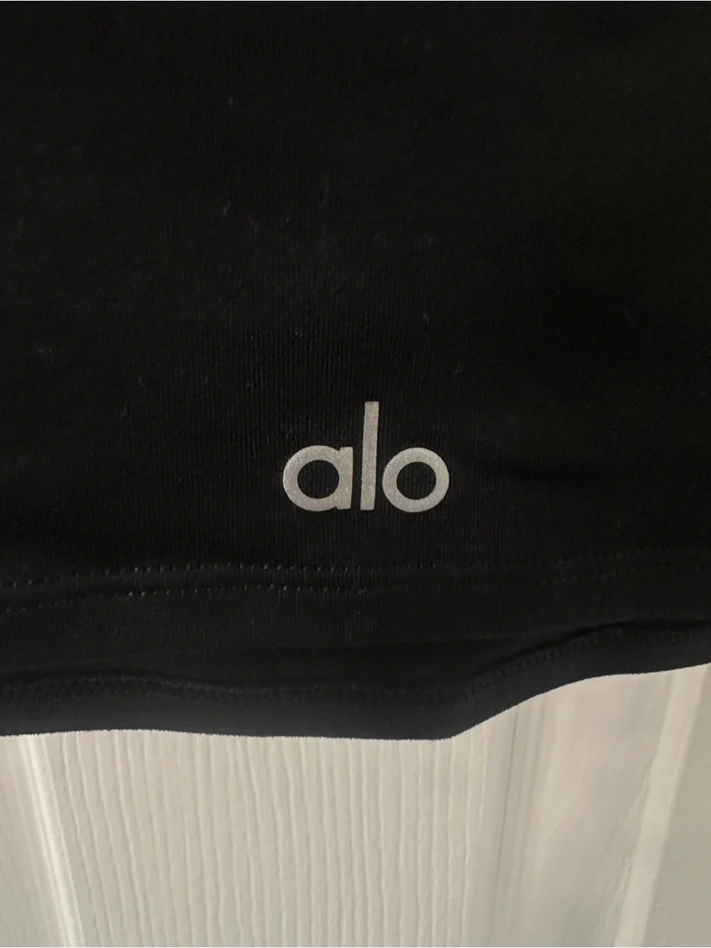 Alo slightly Cropped Tee- Alosoft Finesse perhaps? large- Black- Like New